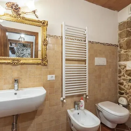 Domm'e Antoni * 包内伊